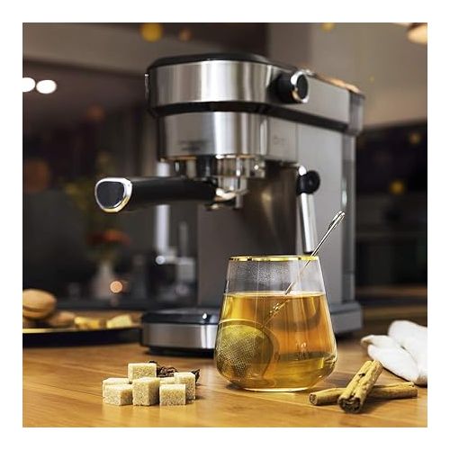  Cecotec Espressomaschine mit Doppelauslauf Cafelizzia Steel. 1350W, Siebtrager mit zwei Filtern, schwenkbare Dampfduse, 20 bar Druck, abnehmbarer 1,2L Wassertank, Edelstahl.