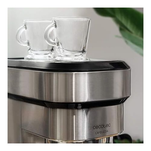  Cecotec Espressomaschine mit Doppelauslauf Cafelizzia Steel. 1350W, Siebtrager mit zwei Filtern, schwenkbare Dampfduse, 20 bar Druck, abnehmbarer 1,2L Wassertank, Edelstahl.