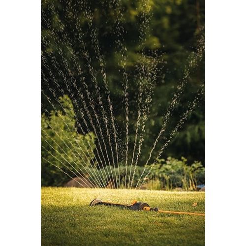  Fiskars Water-Saving Sprinkler L, Easy Adjustment of Range, Robust Metal Base, Universal Size, 17.5 x 19 m Range, 1.4 kg, Black/Orange, 1023661