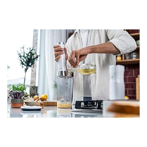  ZWILLING ENFINIGY Stainless Steel Hand Blender, Puree Stick & Hand Mixer with Stainless Steel Winglet Blade and 600 ml Measuring Cup, Silver-White