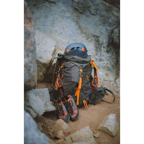  ALPS Mountaineering Peak 45L Backpack 6423054