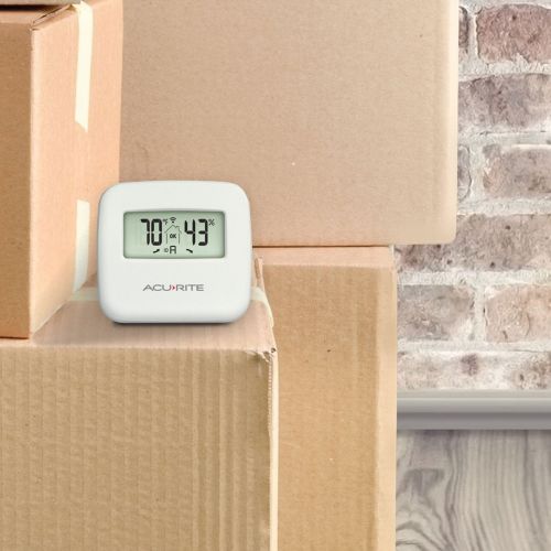  AcuRite 01095M Indoor Temperature & Humidity Station with 3 Sensors
