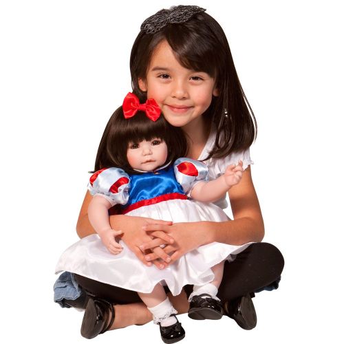 아도라 베이비 Adora Toddler Classic Snow White 20 Girl Weighted Doll Gift Set for Children 6+ Huggable Vinyl Cuddly Snuggle Soft Body Toy
