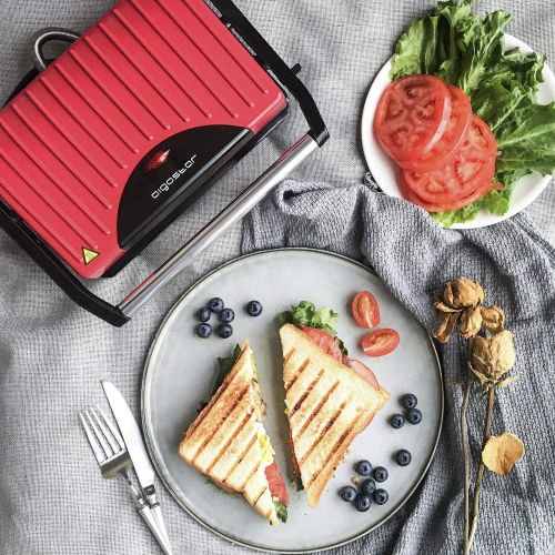  Aigostar Sandwichmaker,Panini Grill 700W Leistung, Cool-Touch-Griff, antihaftbeschichtete Platten BPA-frei, rot und schwarz