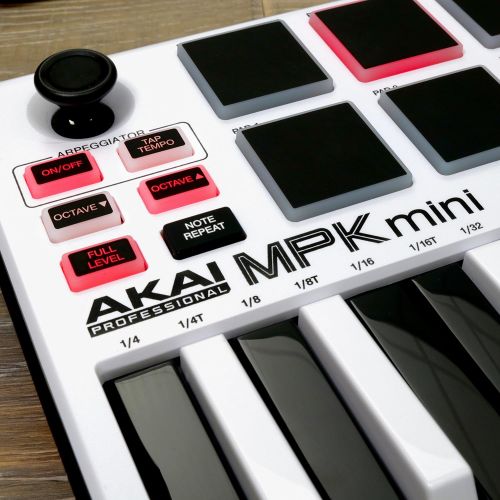  Akai Professional MPK Mini MKII LE White | White, Limited Edition 25 Key Portable USB MIDI Keyboard With 8 Backlit Performance Ready Pads, 8 Assignable Q Link Knobs & A 4 Way Thumb