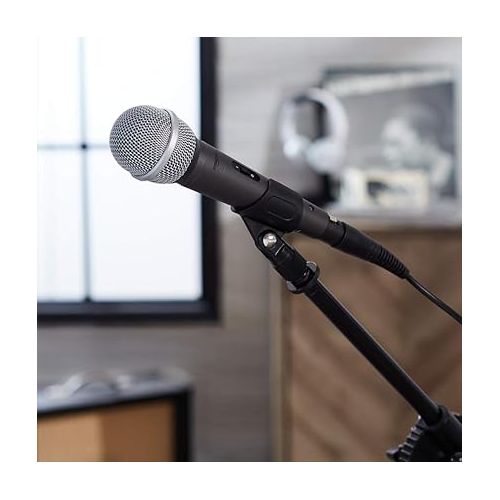  Amazon Basics - Wired Dynamic Vocal Microphone, Cardioid, XLR, Black/Silver