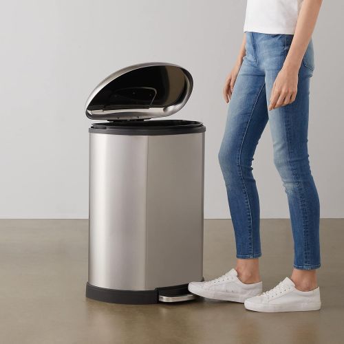  AmazonBasics D-Shaped Soft-Close Trash Can - 50L