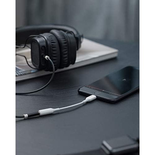 앤커 Anker 3.5mm Audio Adapter with Lightning Connector, MFi Certified Lightning to Female 3.5mm Dongle, Supports Volume Control and Mic for Headphones, Earphones, Earbuds, and More.