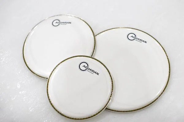  Aquarian Reflector Ice White Super Kick Bass Drumhead - 18 inch