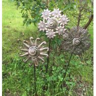 ArtUnderTheTree Bouquet of Flowers Haitian Metal Garden Stakes (set of 3) 7.5 x 7.5