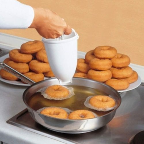  [아마존베스트]BESTONZON 1PC Plastic Donut Maker Dispenser Lightweight Doughnut Maker Fry Donut Doughnut Mould