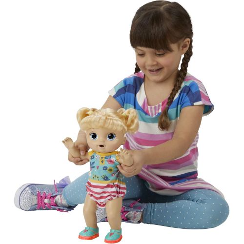  [아마존베스트]Baby Alive Step ‘N Giggle Baby Blonde Hair Doll with Light-Up Shoes, Responds with 25+ Sounds & Phrases, Drinks & Wets, Toy for Kids Ages 3 Years Old & Up