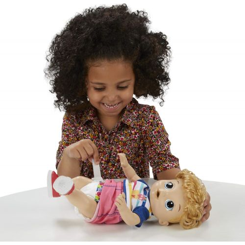  [아마존베스트]Baby Alive Step ‘N Giggle Baby Blonde Hair Boy Doll with Light-Up Shoes, Responds with 25+ Sounds & Phrases, Drinks & Wets, Toy for Kids Ages 3 Years Old & Up