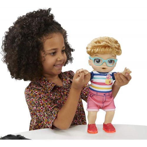  [아마존베스트]Baby Alive Step ‘N Giggle Baby Blonde Hair Boy Doll with Light-Up Shoes, Responds with 25+ Sounds & Phrases, Drinks & Wets, Toy for Kids Ages 3 Years Old & Up