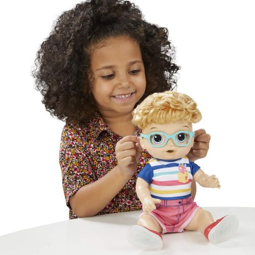  [아마존베스트]Baby Alive Step ‘N Giggle Baby Blonde Hair Boy Doll with Light-Up Shoes, Responds with 25+ Sounds & Phrases, Drinks & Wets, Toy for Kids Ages 3 Years Old & Up