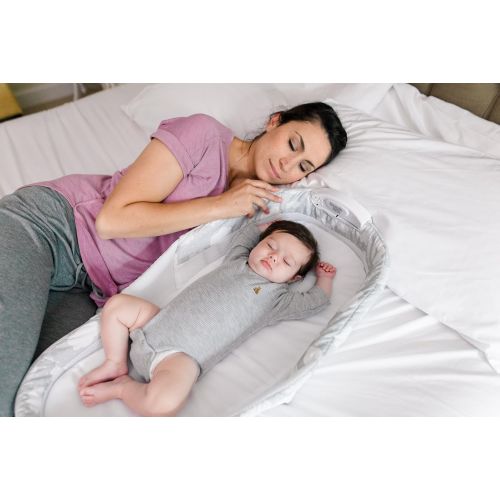  [아마존베스트]Baby Delight Snuggle Nest Harmony Infant Sleeper/Baby Bed with Incline Wedge | Silver Clouds Fabric Pattern | Portable Bassinet/Co-Sleeper with Sound & Light Unit | Waterproof Foam