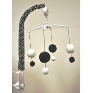 Bacati - Dots/pin Stripes Black/White Musical Mobile