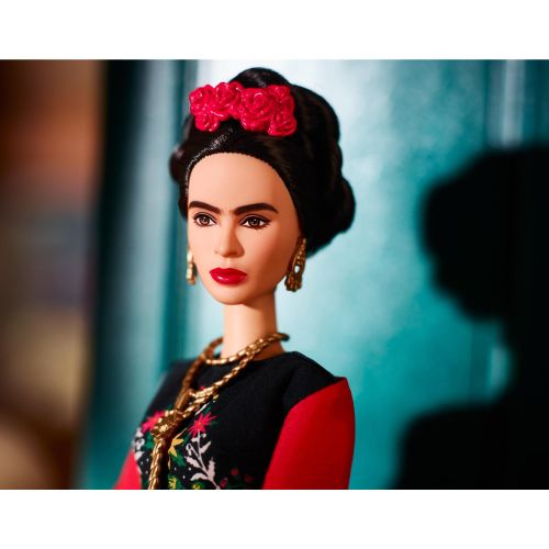 바비 Barbie Inspiring Women Series Frida Kahlo Doll, Iconic Fringe Shawl