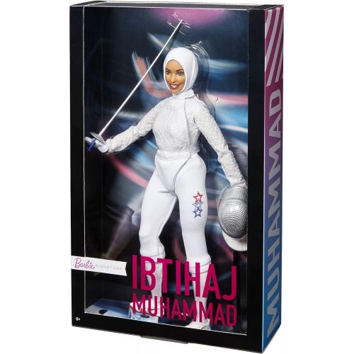 바비 Ibtihaj Muhammad Barbie Doll with Fencing Uniform, Hijab, Sabre and Mask