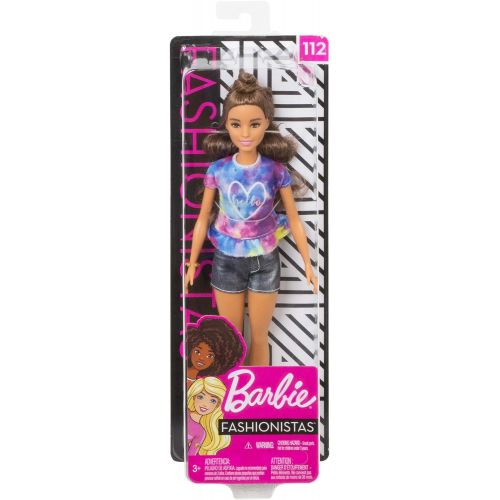 바비 [아마존 핫딜]  [아마존핫딜]Barbie FYB31 - Fashionistas Puppe im Batik T-Shirt mit braunen Haaren und Dutt Frisur, Puppen Spielzeug ab 3 Jahren