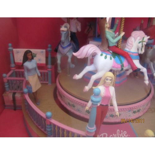 바비 Barbie Holiday Go Round MUSICAL MERRY GO ROUND w 50 Songs! (2001)