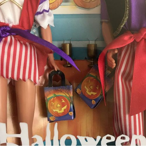 바비 HALLOWEEN PARTY BARBIE & KEN DOLLS Set TARGET Special Edition w Barbie Doll & Ken Doll Dressed as PIRATES (1998)