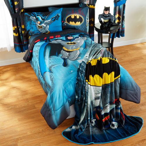  DC Comics Batman City Safe 62 x 90 Kids Plush Blanket