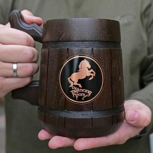  [아마존베스트]BeardedMugs Prancing Pony Mug. Lord of the Rings Gift. The Prancing Pony Wooden Hobbit Mug. Frodo Prancing Pony Pub Inspired Tankard. Beer Mug. LOTR Gift. Beer Tankard Wooden Stein #75/0.6L /