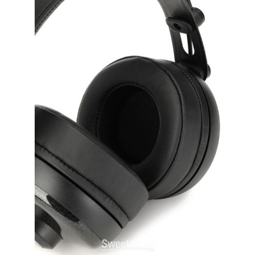  Behringer BH60 Premium Circum-Aural Closed-back DJ Headphones