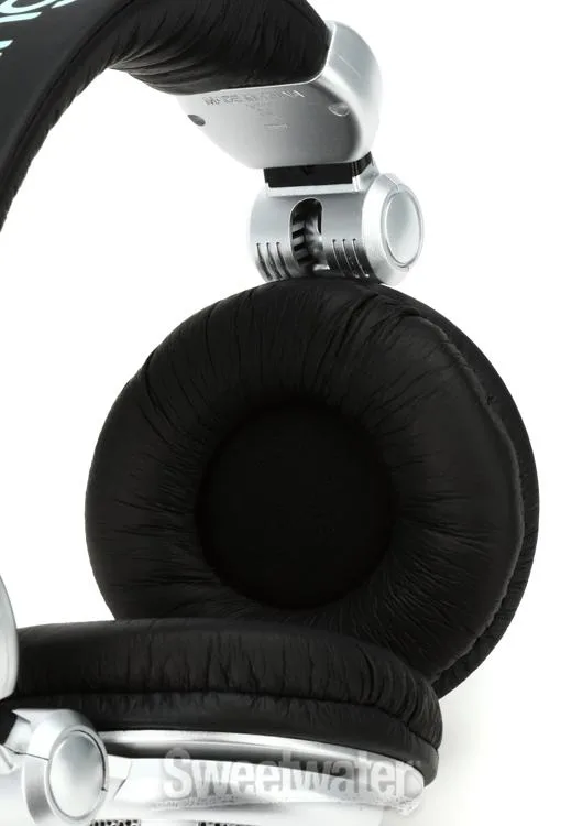  Behringer HPX2000 High-Definition DJ Headphones