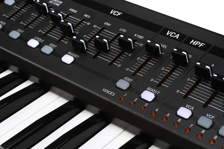  Behringer DeepMind 12 49-key 12-voice Analog Synthesizer Demo