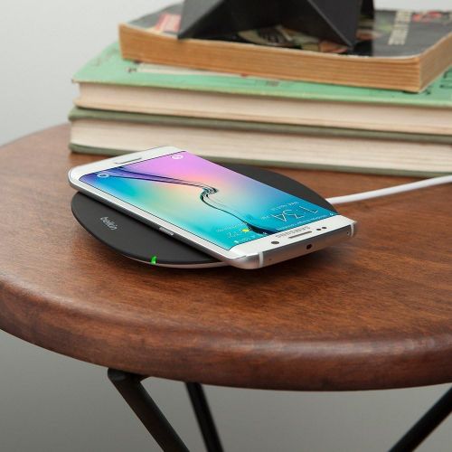 벨킨 Belkin Boost Up Qi Wireless Charging Pad 5W  Universal Wireless Charger for iPhone XR, XS, XS Max / Samsung Galaxy S9, S9+, Note9 / LG, Sony and more