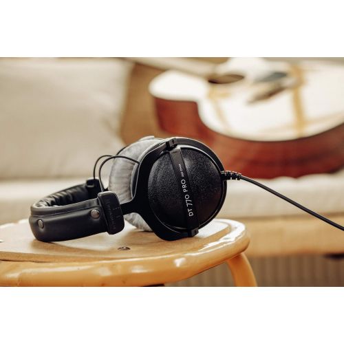  beyerdynamic DT 770 PRO 250 Ohm Over-Ear Studio Headphones in Black. Closed Construction, Wired for Studio use, Ideal for Mixing in The Studio