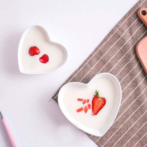  [아마존베스트]BigNoseDeer Super Cute heart shape Ceramic Sauce Dish,Mini Side Seasoning Dish,Condiment Dishes/Sushi Soy Dipping Bowl,Snack Serving Dishes,Love Porcelain Small Saucer Set(Set of 4) (4.72inch)