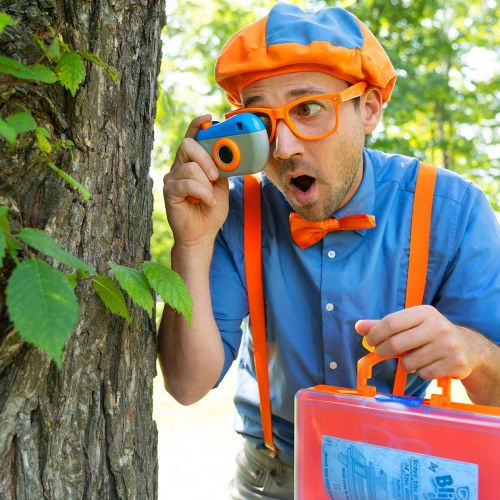  [아마존베스트]Blippi Detective Roleplay Set - Carry Case, Camera, Personalized Yellow Badge, Magnifying Glass, Activity Sheets for Ultimate Toddler and Young Child Mystery Adventure - Exclusive