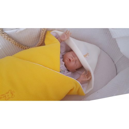  BlueberryShop Luxurious Fleece Very Warm Swaddle Wrap Blanket Sleeping Bag Baby Shower Gift Present 0-3m (0-3m) (78 x 78 cm) Yellow Giraffe