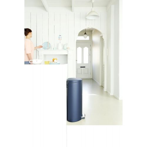  Brabantia Flatback+ Step Trash Can, 7 Gal  30L, Matte Steel Finger Print Proof