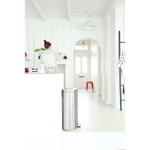  Brabantia Flatback+ Step Trash Can, 7 Gal  30L, Matte Steel Finger Print Proof