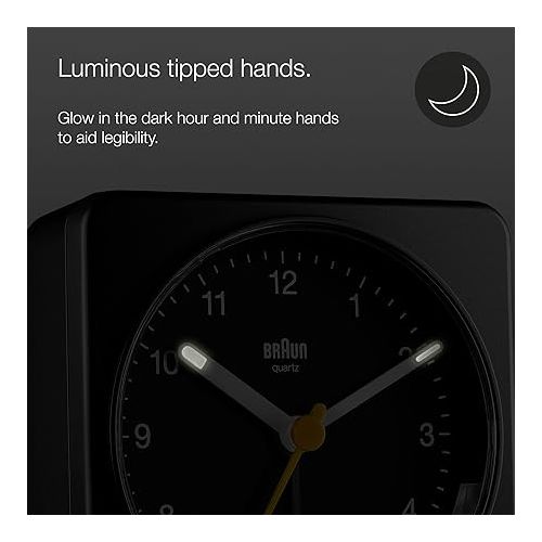 브라운 Braun Classic Analogue Clock with Snooze and Light, Quiet Quartz Sweeping Movement, Crescendo Beep Alarm in Black, Model BC03B