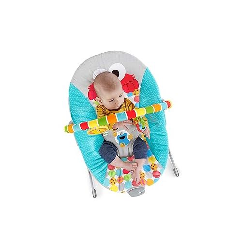 브라이트스타트 Bright Starts Sesame Street Baby Bouncer Soothing Vibrations Infant Seat - I Spot Elmo! with Cookie Monster and Big Bird - Removable-Toy Bar, 0-6 Months Up to 20 lbs