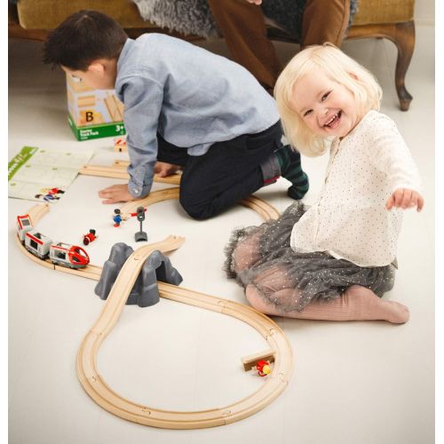  BRIO World - 33773 Railway Starter Set | 26 Piece Toy Train with Accessories and Wooden Tracks for Kids Age 3 and Up