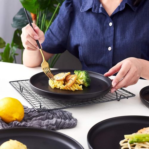  [아마존베스트]Bruntmor Set of 4 Elegant Matte 8 Round Ceramic Restaurant Serving Dinner Plates, Black