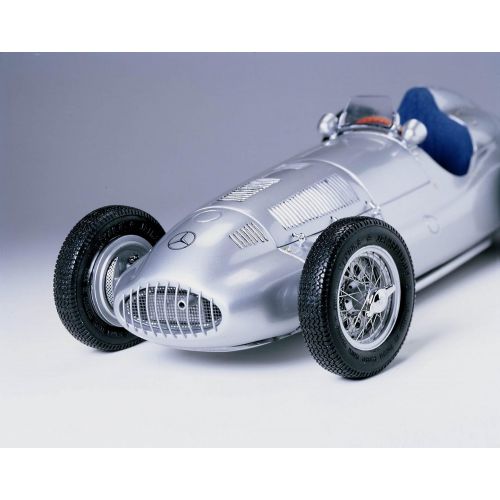  CMC-Classic Model Cars, USA CMC Mercedes-Benz W165, 1939 #24 Limited Edition 1:18 Scale