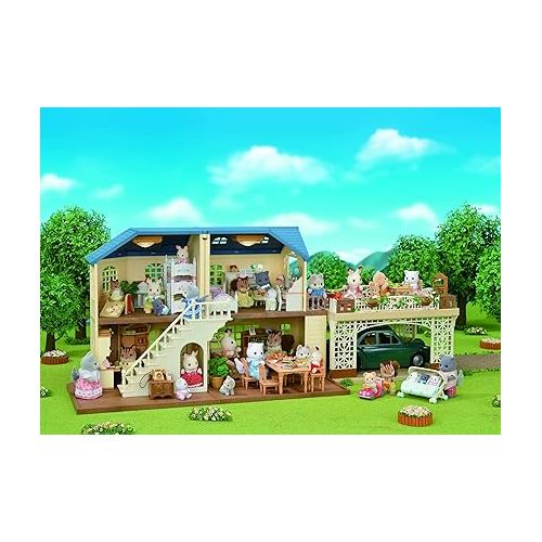  Calico Critters Large House with Carport Gift Set, Dollhouse Playset with Collectible Figure, Vehicle, Furniture and Accessories - Amazon Exclusive!