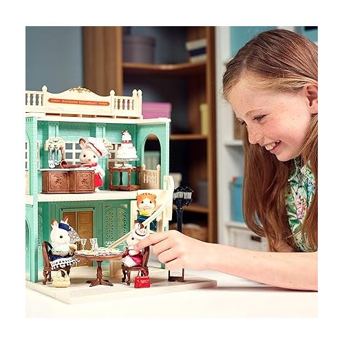 Calico Critters Town Series Delicious Restaurant, Fashion Dollhouse Playset, 36 months to 96 months, Furniture and Accessories Included (CC3012)