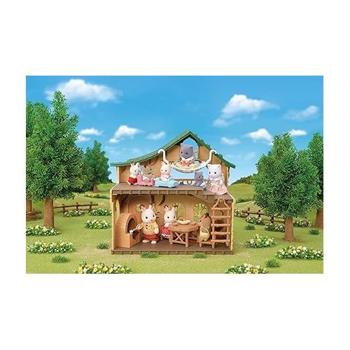  Calico Critters Lakeside Lodge Gift Set, Collectible Dollhouse with Figures, Furniture and Accessories, Pink Medium