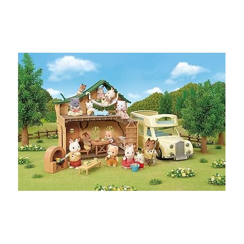  Calico Critters Lakeside Lodge Gift Set, Collectible Dollhouse with Figures, Furniture and Accessories, Pink Medium