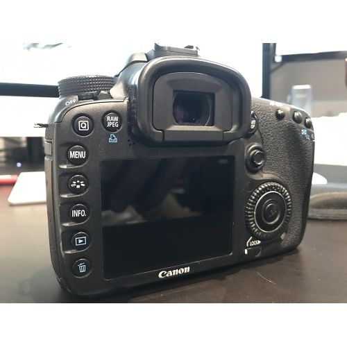 캐논 Canon EOS 7D 18 MP CMOS Digital SLR Camera Body Only (discontinued by manufacturer)