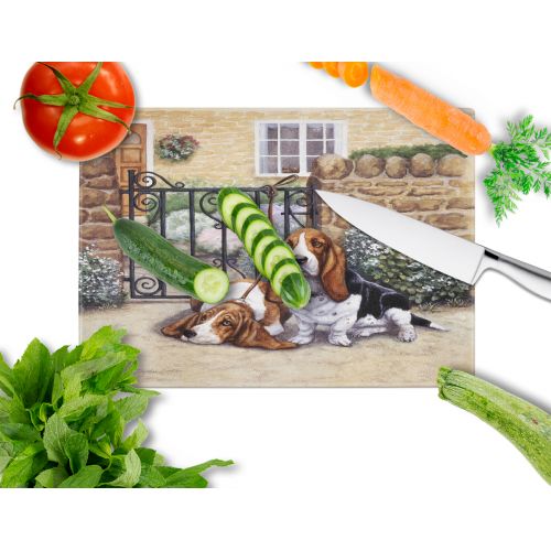  Carolines Treasures Basset Hound at the gate Glass Cutting Board Large