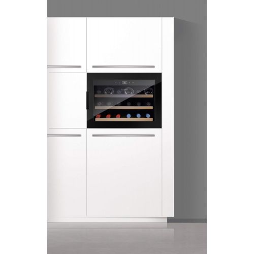  Besuchen Sie den Caso-Store Caso WineSafe 18 EB Black Design Einbau-Weinkuehlschrank mit Kompressionstechnik fuer bis zu 18 Flaschen (bis zu 310 mm Hoehe), eine Temperaturzone 5-20°C, Getrankekuehlschrank